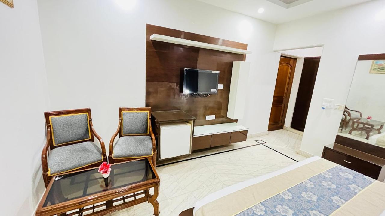 Hotel Starline Sector 28 Gurgaon Buitenkant foto