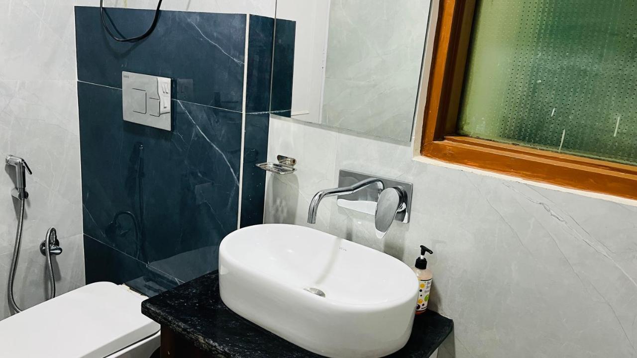 Hotel Starline Sector 28 Gurgaon Buitenkant foto