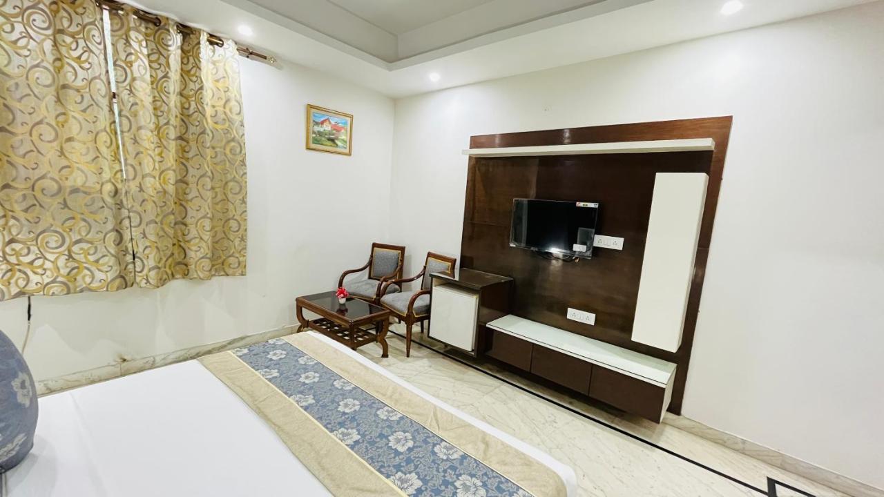 Hotel Starline Sector 28 Gurgaon Buitenkant foto