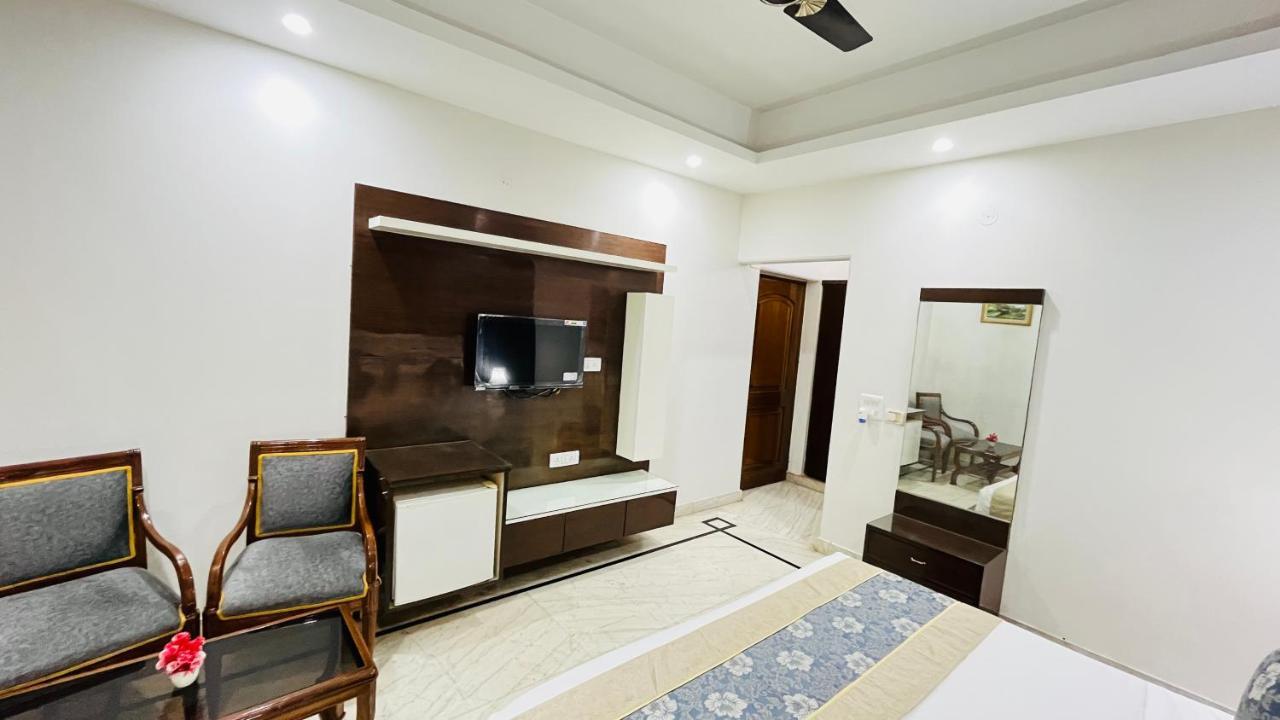Hotel Starline Sector 28 Gurgaon Buitenkant foto