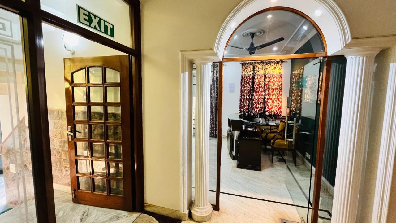 Hotel Starline Sector 28 Gurgaon Buitenkant foto