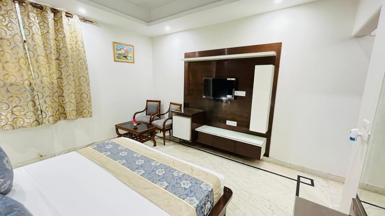 Hotel Starline Sector 28 Gurgaon Buitenkant foto