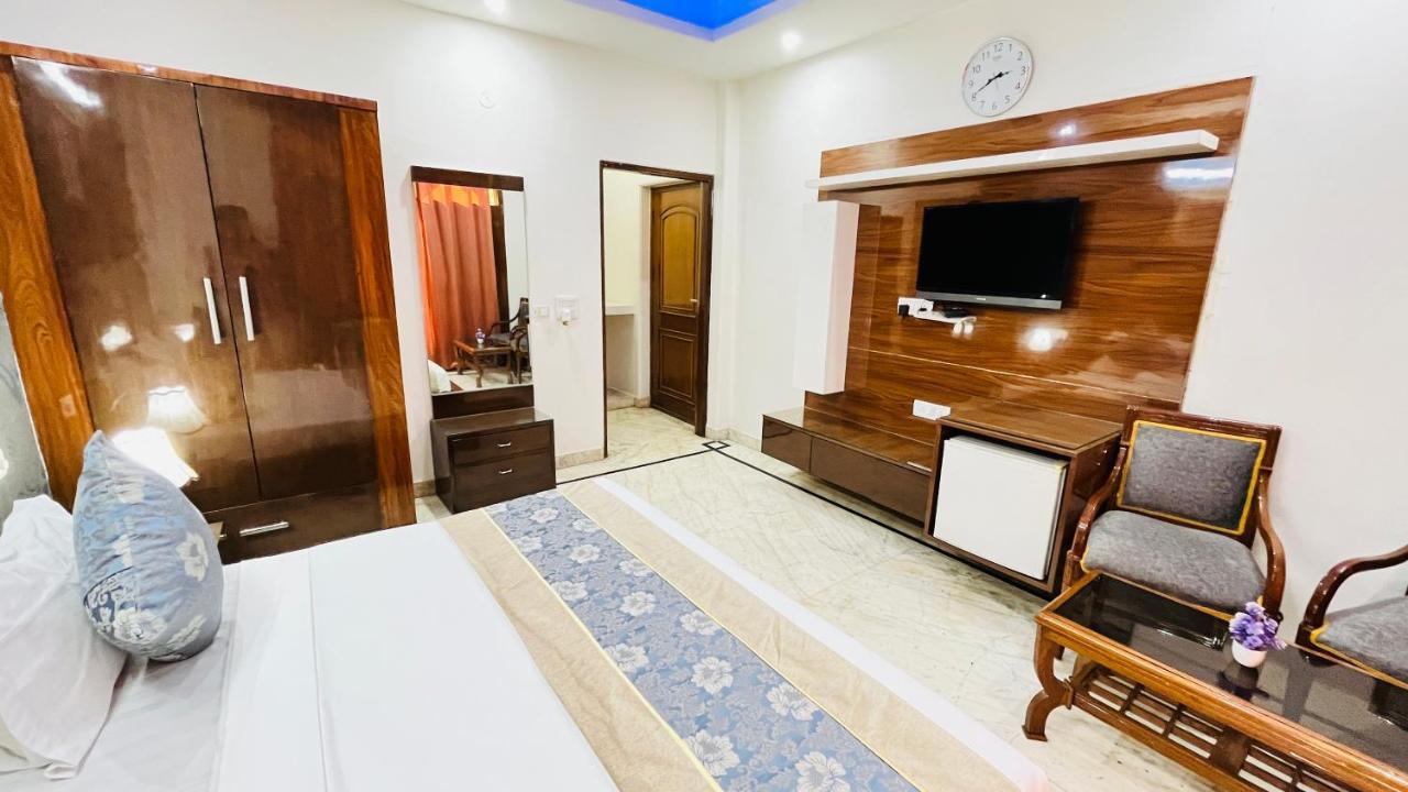 Hotel Starline Sector 28 Gurgaon Buitenkant foto